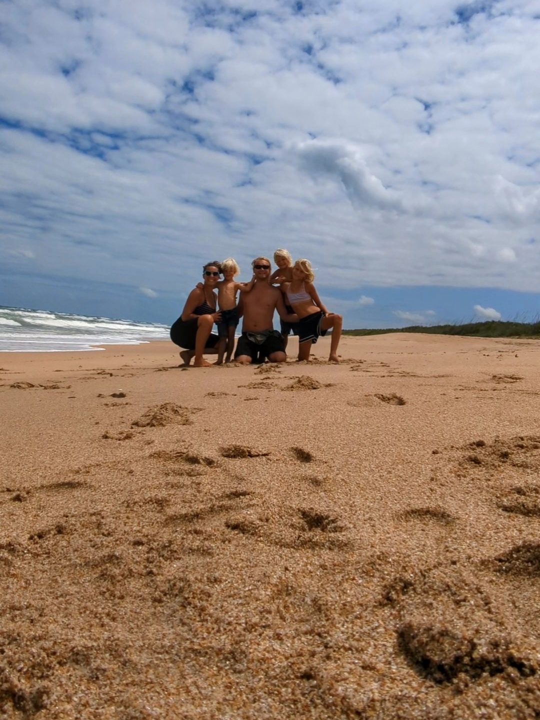 natural sun protection without sunscreen - RV family at the beach